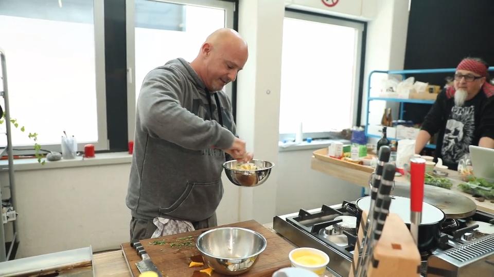 Detlef Steves bereitet sich auf seinen Kampf vor