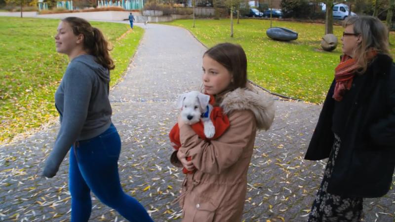 Alfie wird nur auf Händen getragen