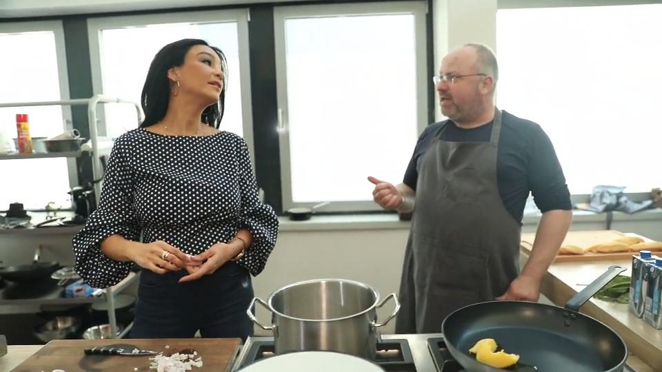 Verona Pooth probt zunächst alleine den Hauptgang