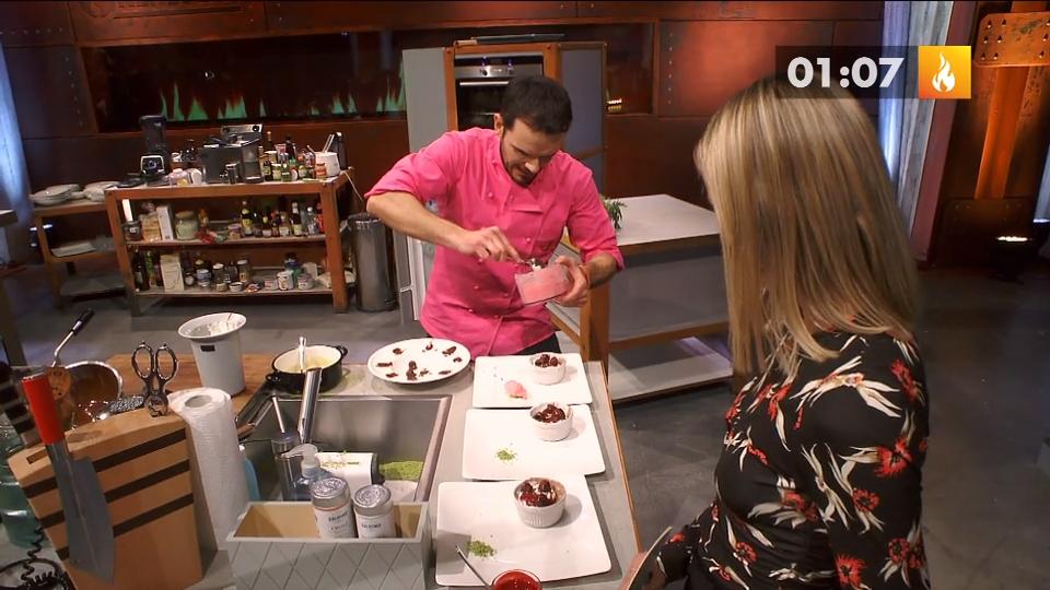 Steffen Henssler verfeinert seinen ersten Pudding
