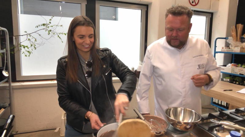 Laura Wontorra perfektioniert ihren Schokopudding