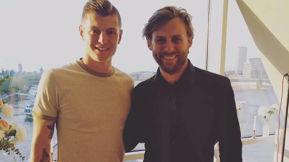 Bei Familie Kroos: Nick Ferretti singt Ständchen