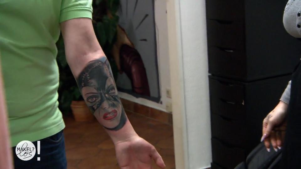 Florian trägt lieber Catwoman auf dem Arm