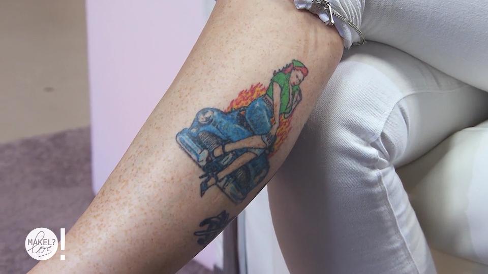 Yvonne stört ihr verschwommenes Tattoo