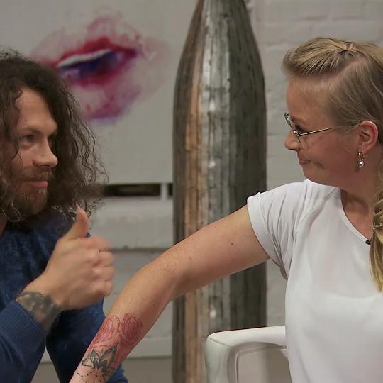 Auf Nadines Narbe kommt ein Tattoo