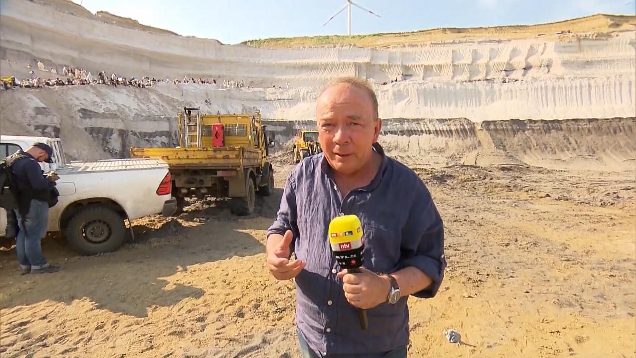 RTL-Reporter Ulrich Klose ist vor Ort