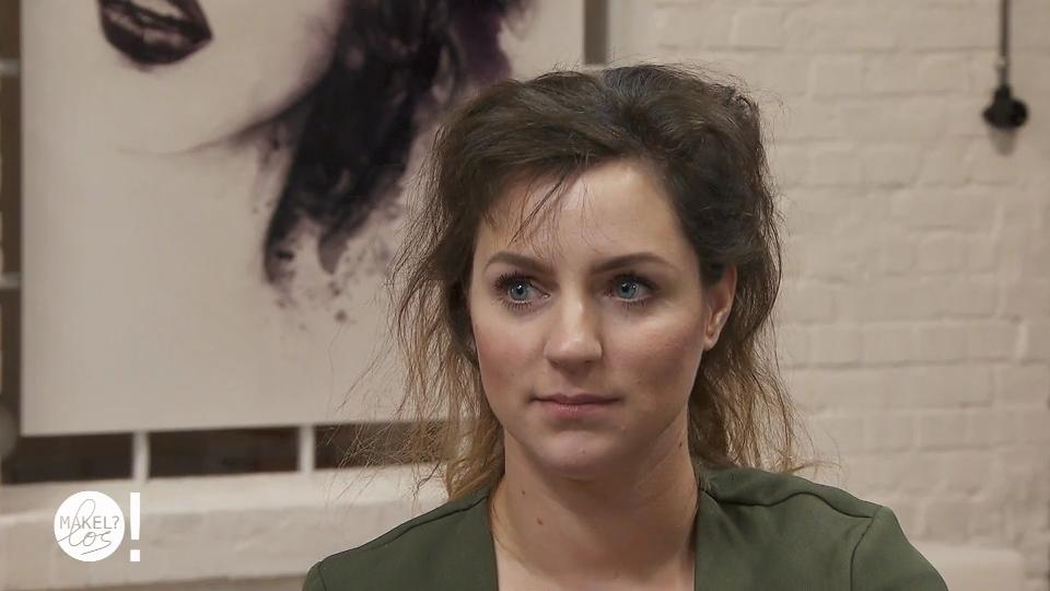 Tania hat sehr dünne Haare