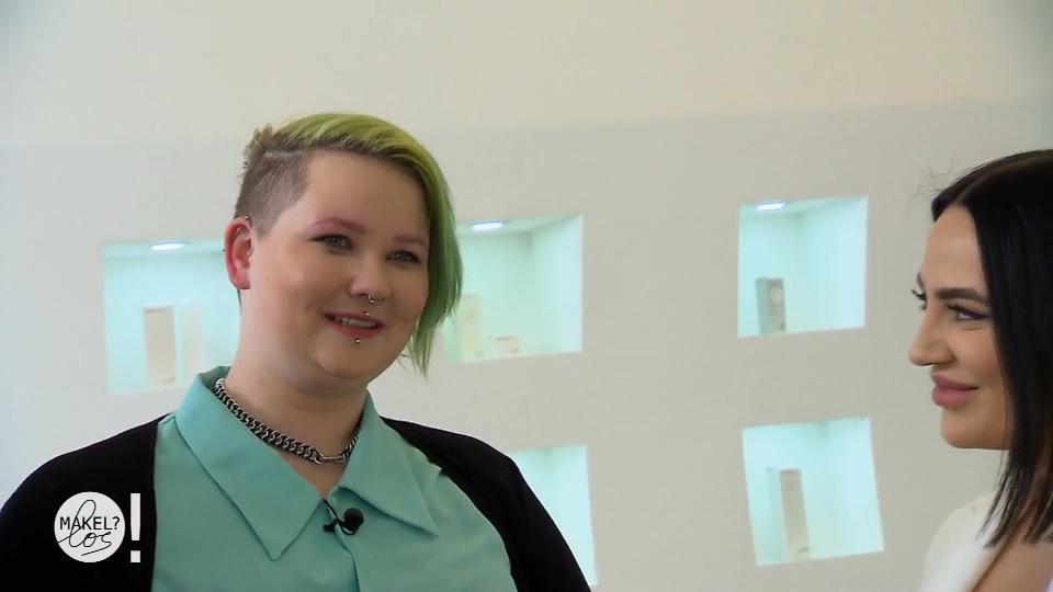 Eileen ist glücklich über ihre neuen Augebrauen