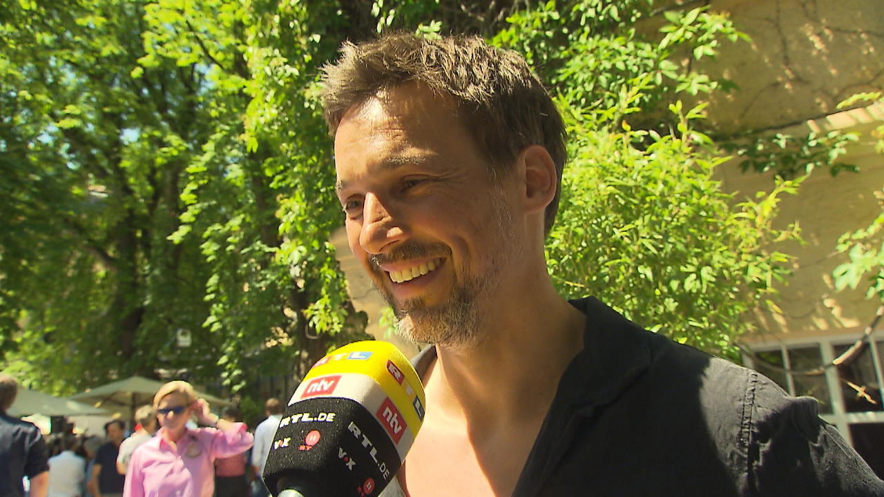 Florian David Fitz im Öko-Look und ohne Hund