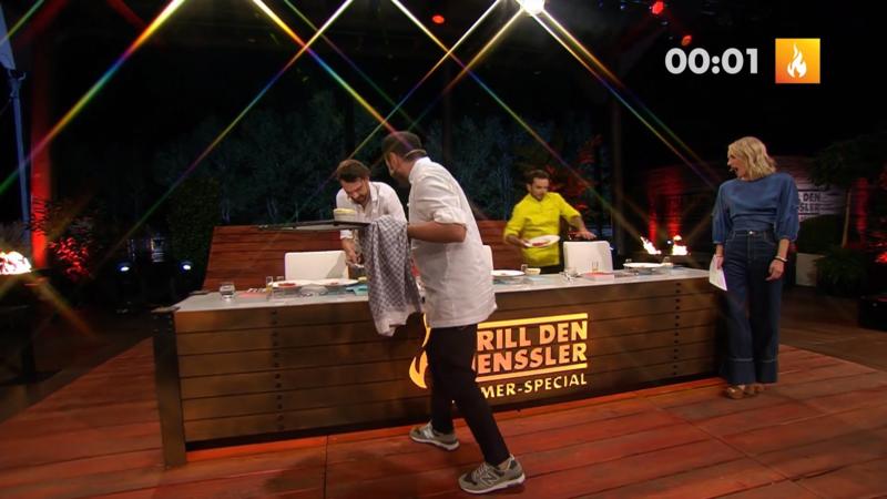 Der Teller fliegt in letzter Sekunde auf den Tisch