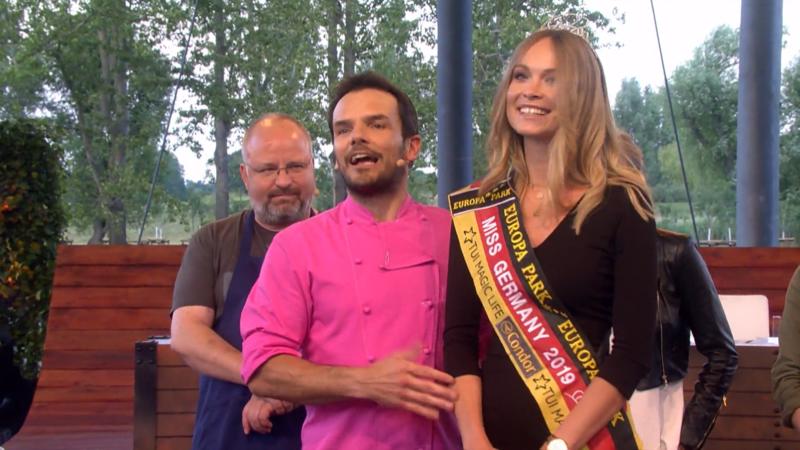 Miss Germany serviert die Impro-Zutaten