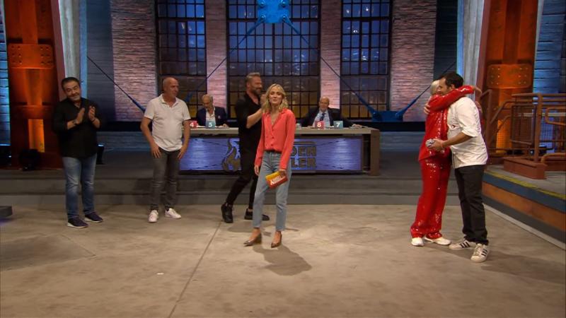 Er bedankt sich vor allem bei Valentina Pahde
