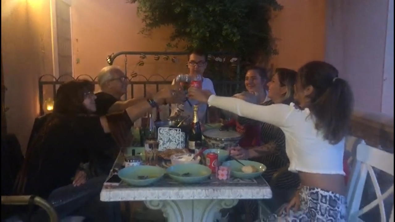 Familie und Freunde feiern Jens 50.
