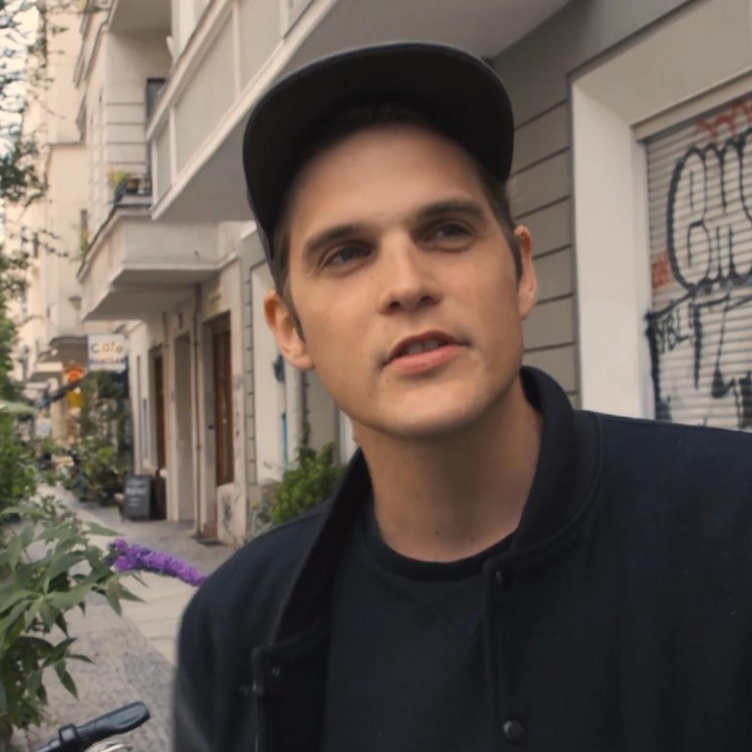Benjamin Lillie spielt Jonas