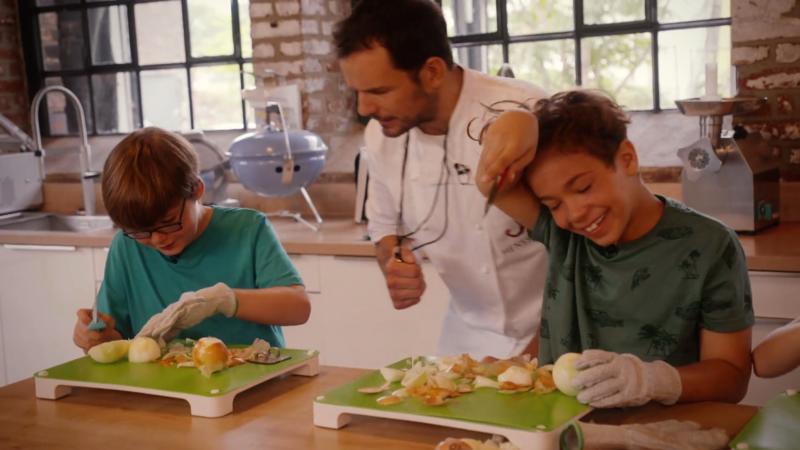 Steffen Henssler trainiert fleißig mit den Kids