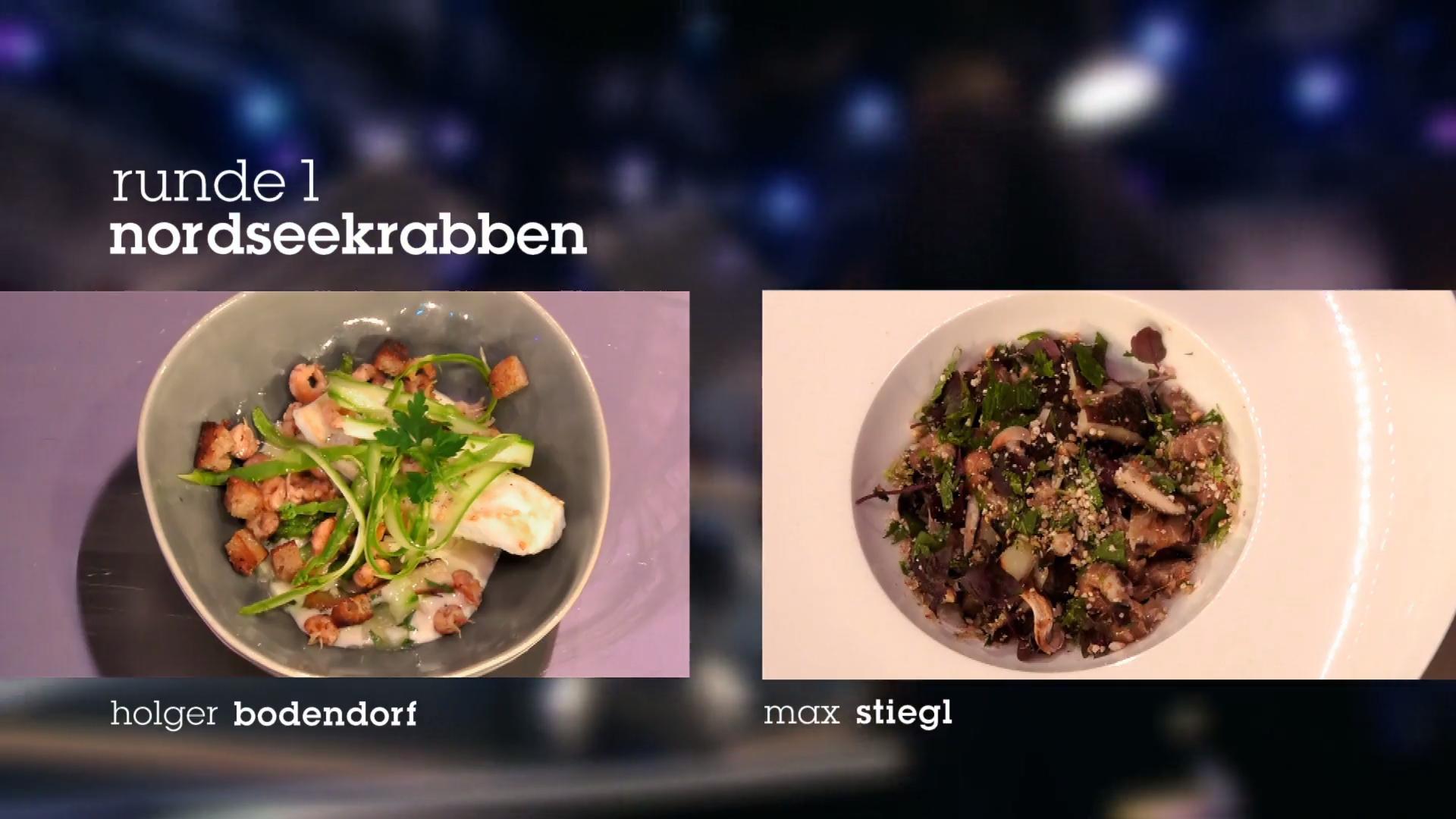 Tim Raue schreitet zur ersten Bewertung des Abends