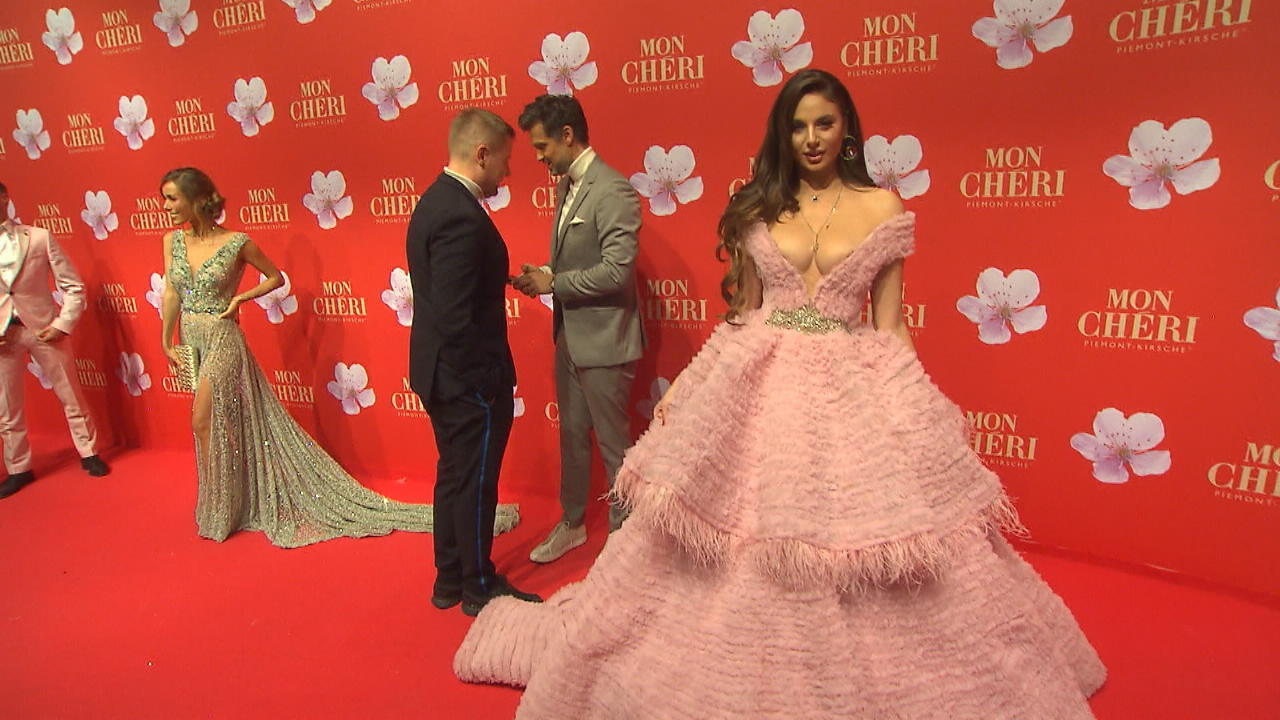 Nippelblitzer bei GNTM-Model Carina