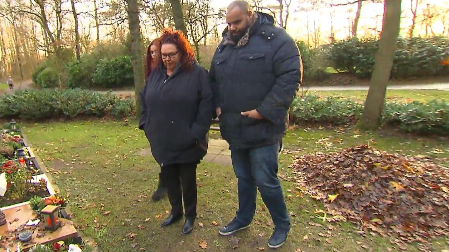 Alphonso Williams' Familie besucht sein Grab