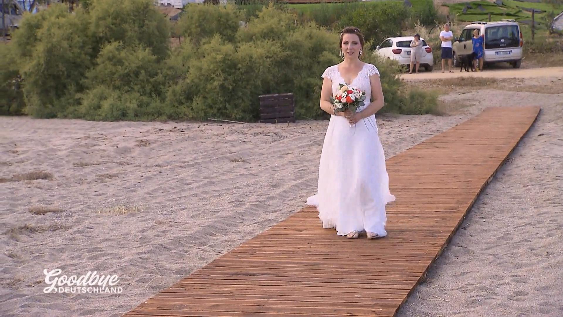Gabi bangt um Susans Antwort vor dem Altar