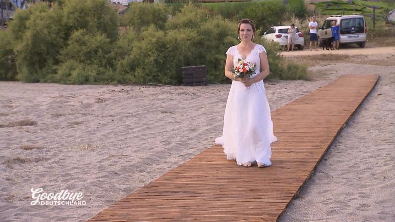 Gabi bangt um Susans Antwort vor dem Altar