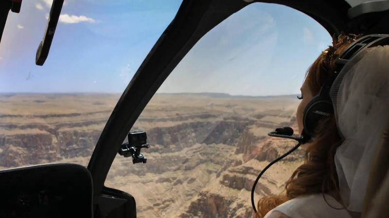 Mit dem Helikopter geht es zur Trau-Location