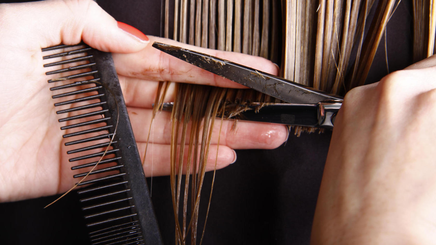 Haare abschneiden? Mit dem Linealtrick testen