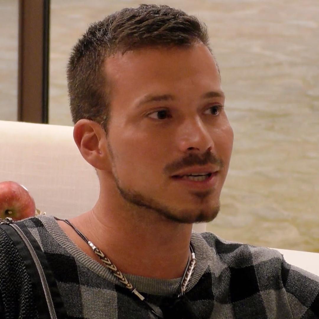 Marco überlegt, abzureisen