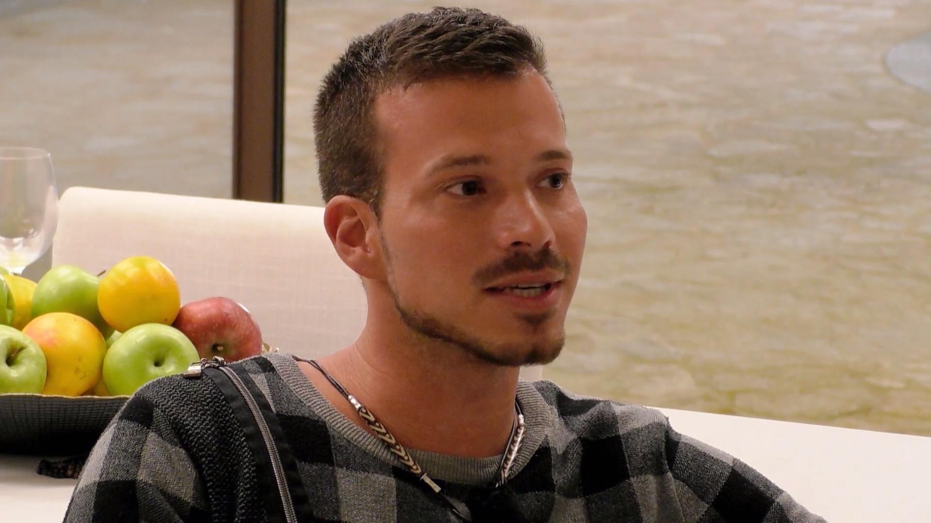 Marco überlegt, abzureisen