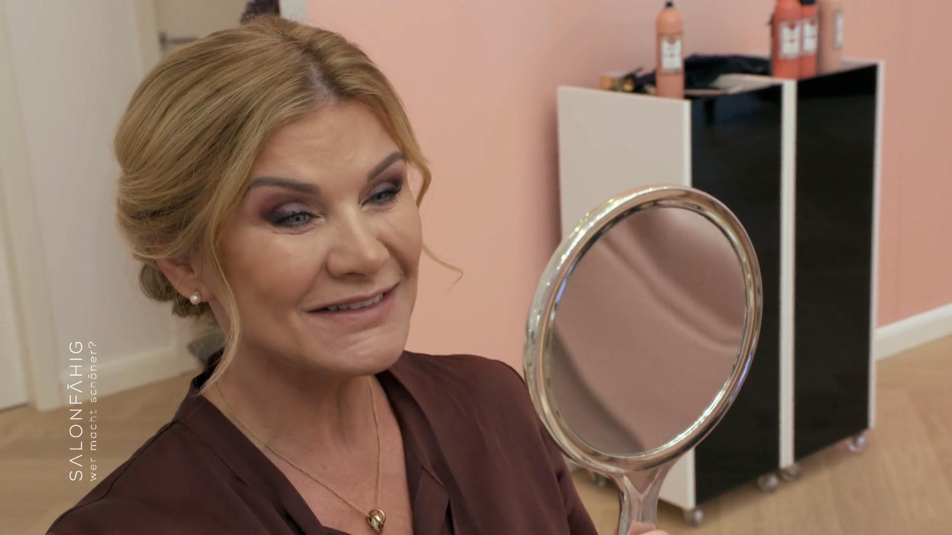 Hochsteckfrisur und Abend-Make-Up