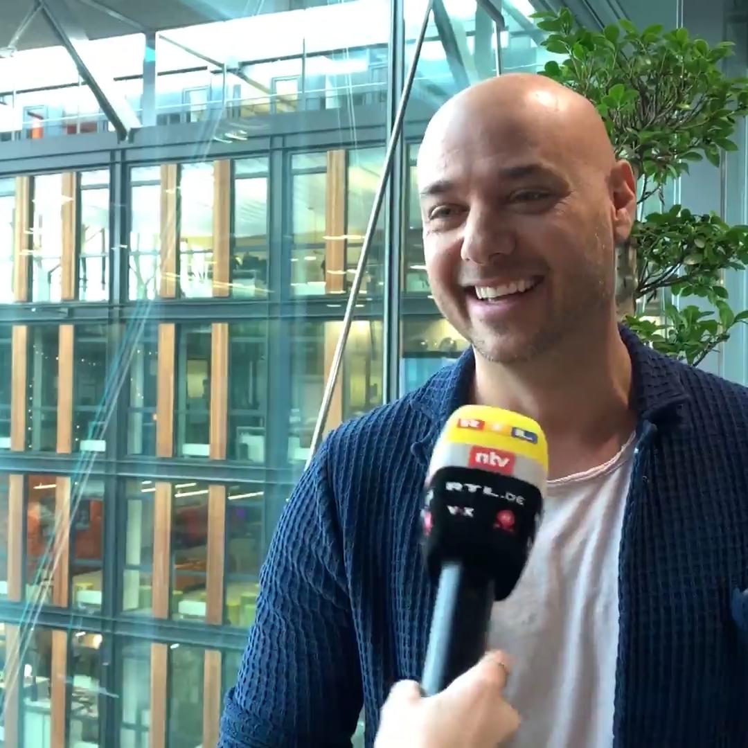 Die RTL-Bachelor haben einen Gruppenchat!