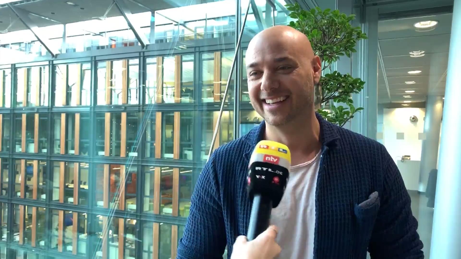 Die RTL-Bachelor haben einen Gruppenchat!
