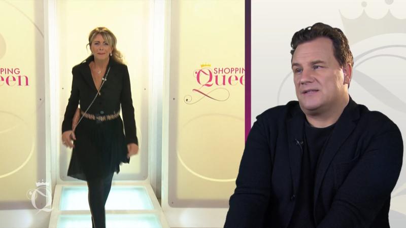 Gabi präsentiert ihren Longblazer-Look auf dem Catwalk