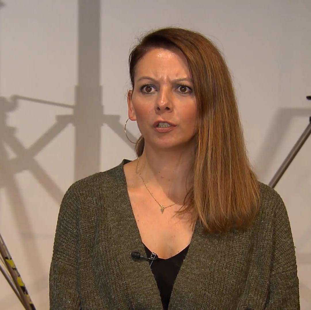 Nadine findet Jaras Outfit "nicht überragend"