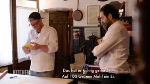 Max Strohe muss Pasta selber machen