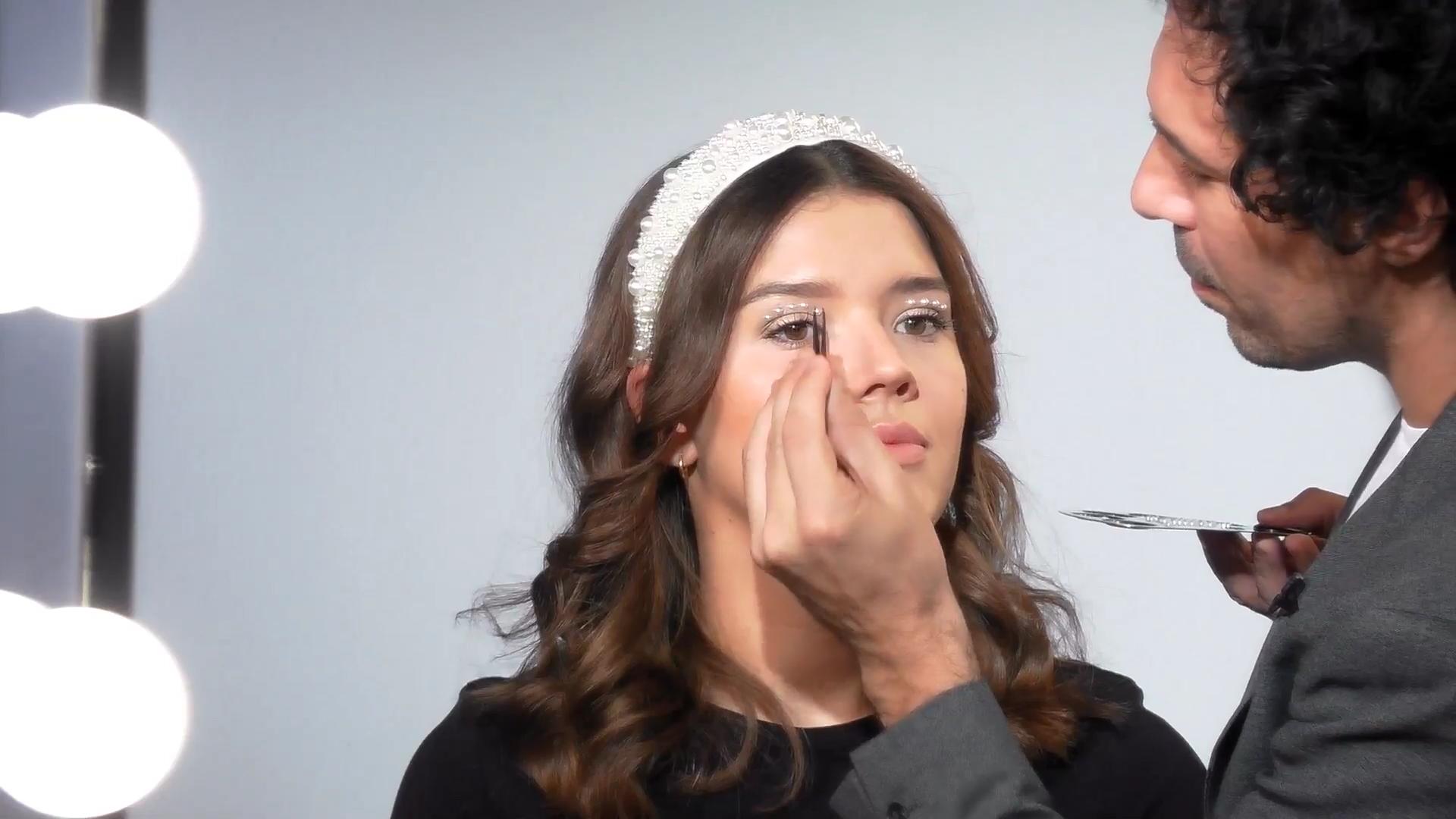 Perlen, die das Augen-Make-up aufpeppen