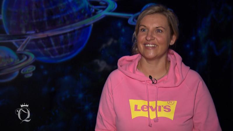 Die toughe Zweifach-Mama liebt gemusterte Kleider
