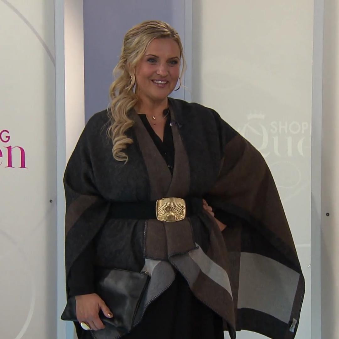 Anette überrascht mit ihrem aufregenden Gürtel-Look