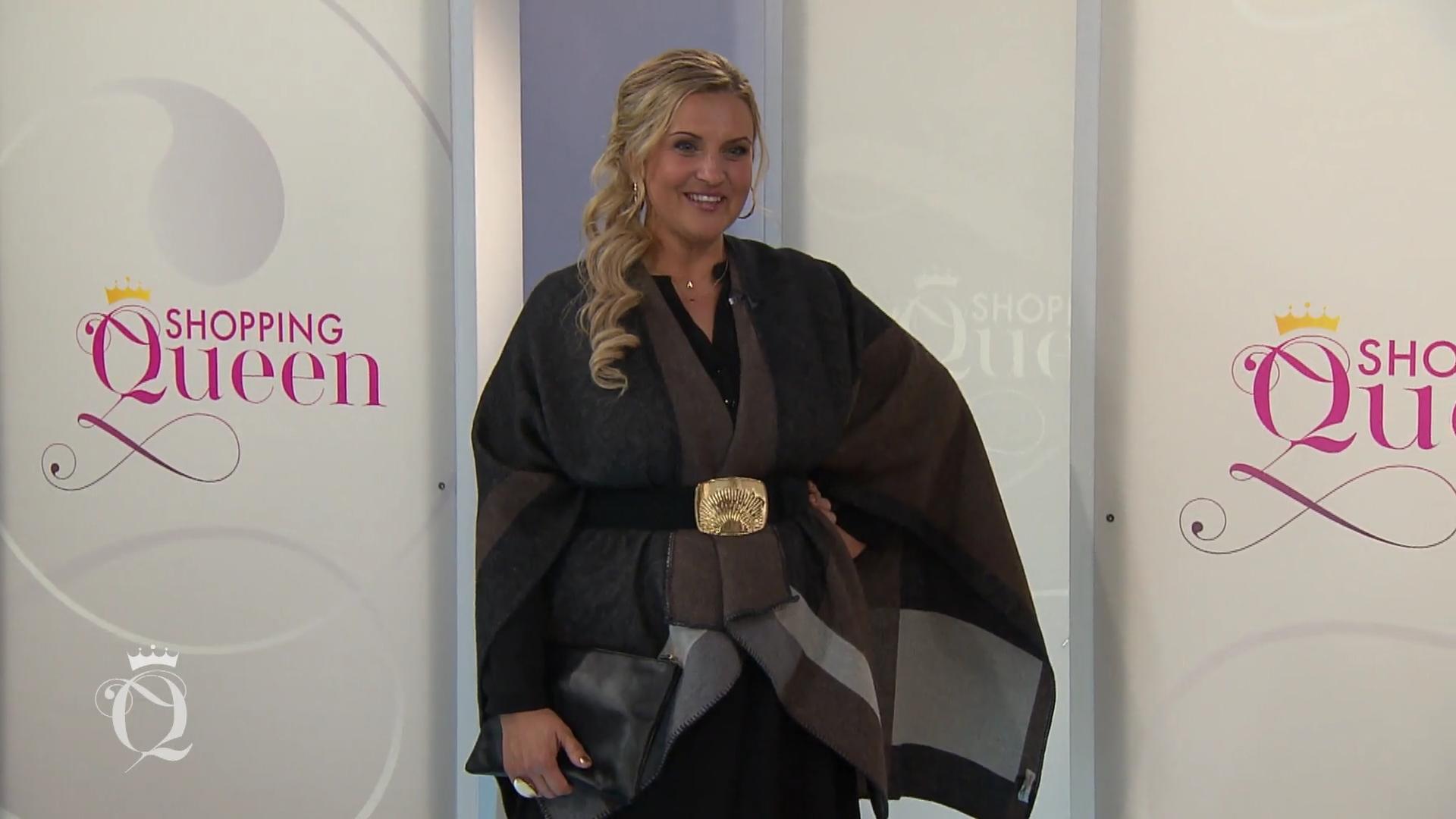 Anette überrascht mit ihrem aufregenden Gürtel-Look