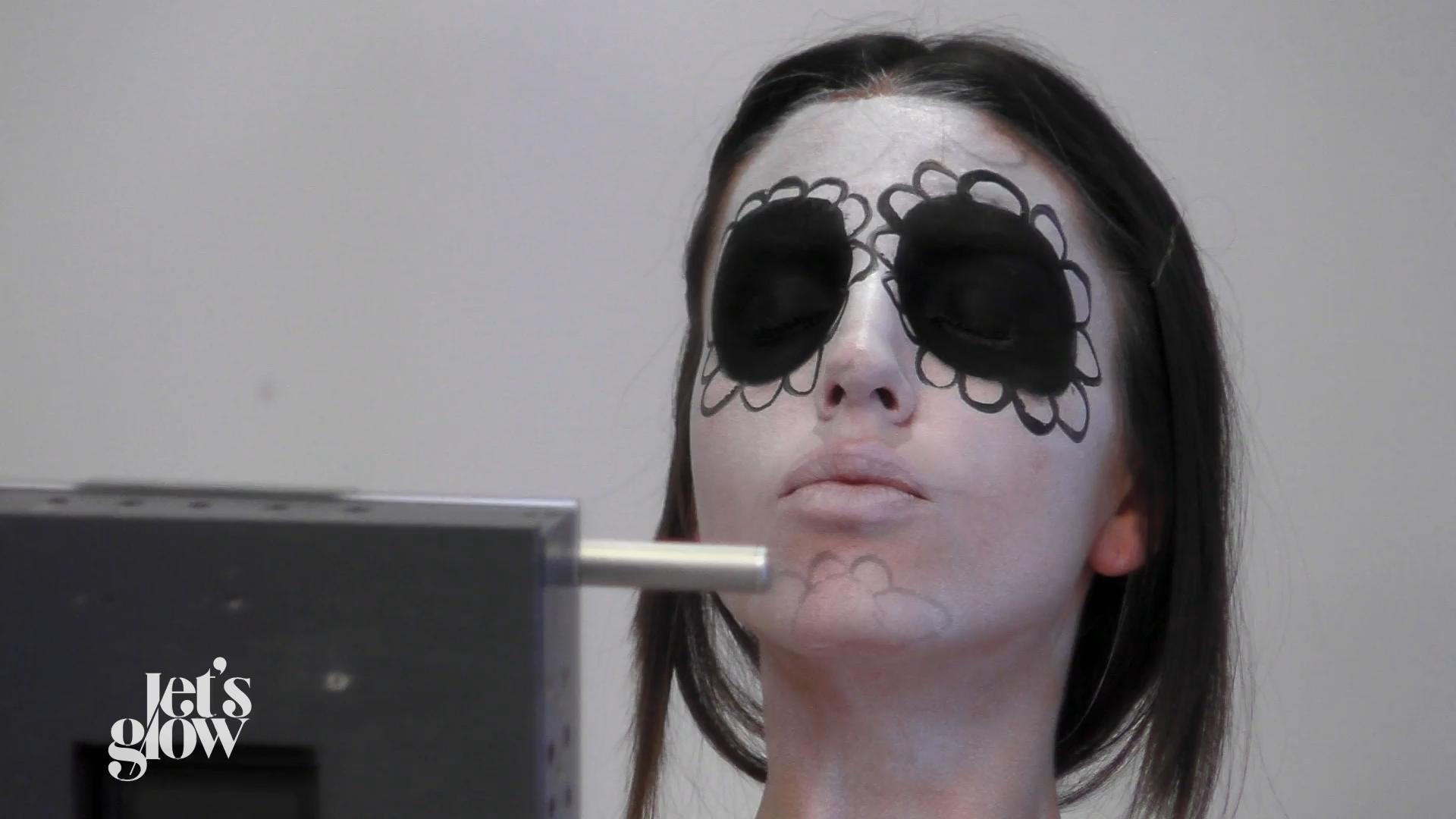 Die Talente machen sich an den Totenmasken-Look