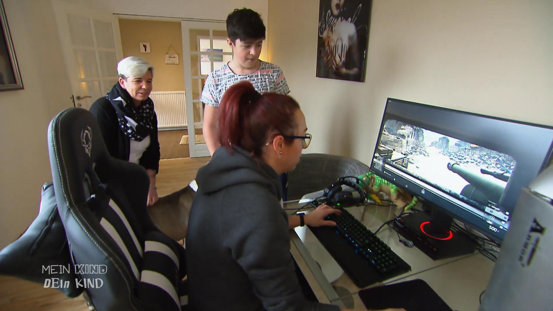 Felix (13) darf Computerspiele ab 18 spielen