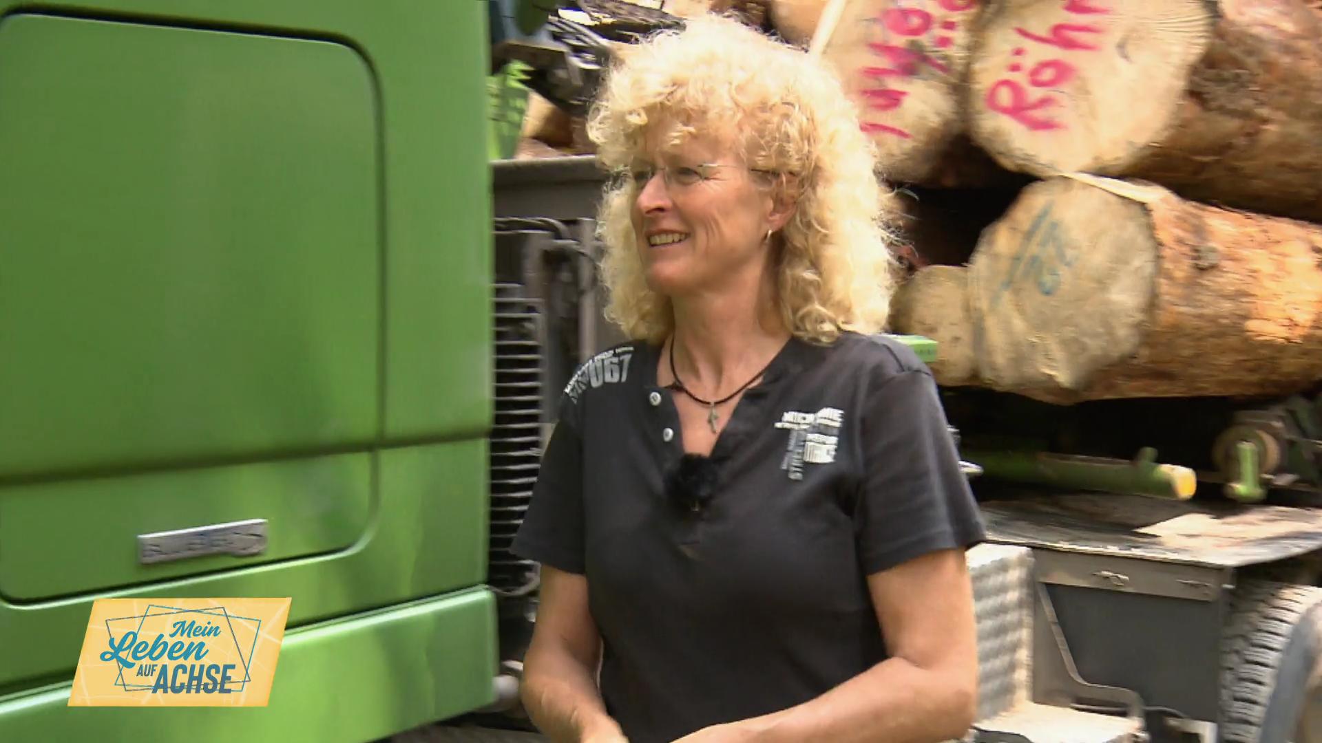 Marion hat eine weitere Holzladung aufgeladen