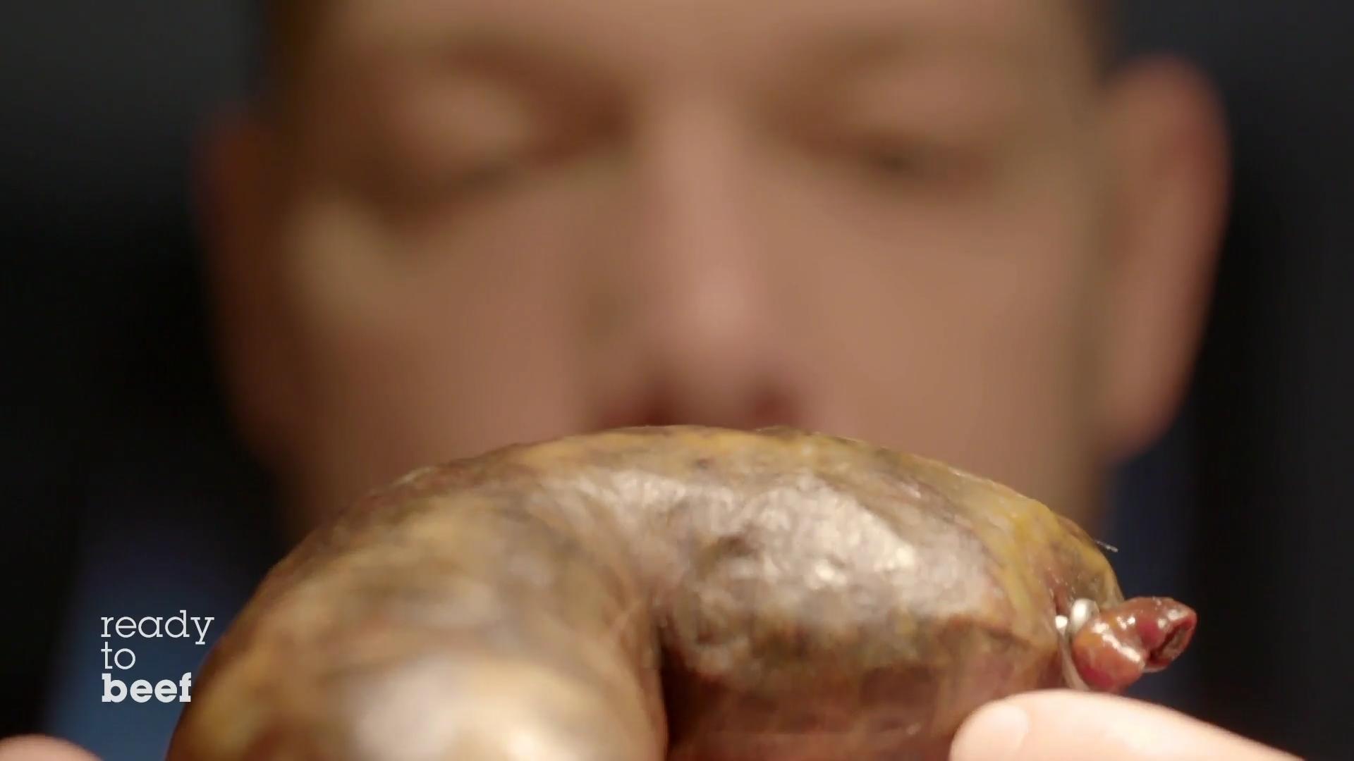 Robin Pietsch hat Grützwurst mitgebracht