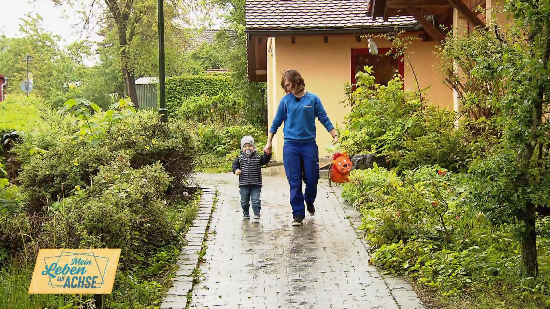 Nach der Schicht kümmert sich Melanie um ihren Sohn