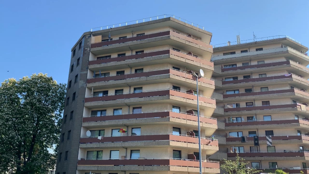 Hochhausanlage  in Grevenbroich abgesperrt