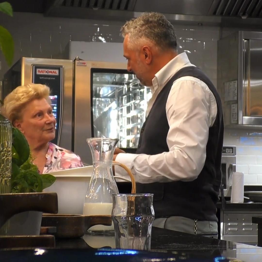 Anni und Roland backen Palatschinken
