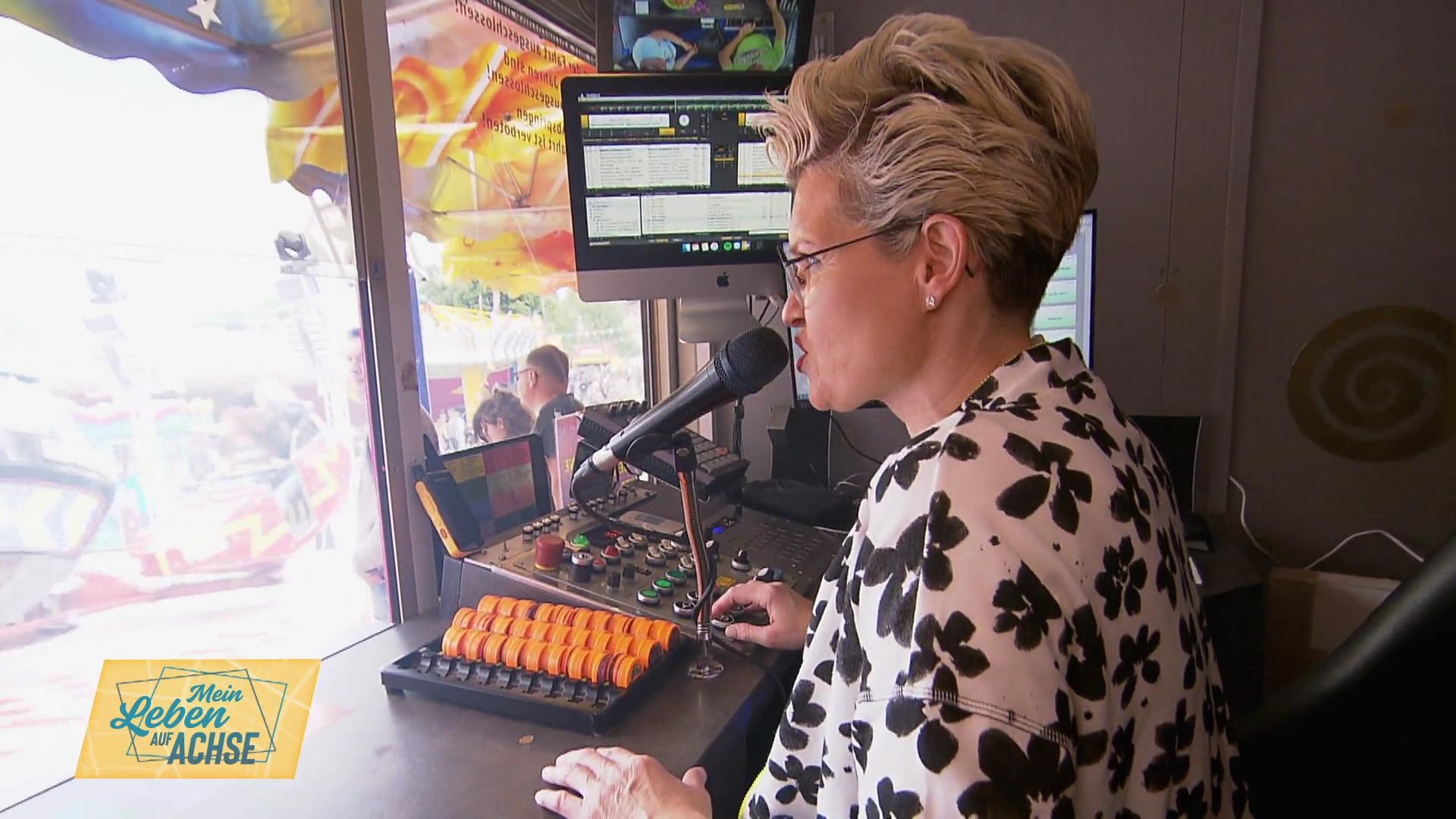 Schaustellerin Tanja fühlt sich beim Zirkus wohl