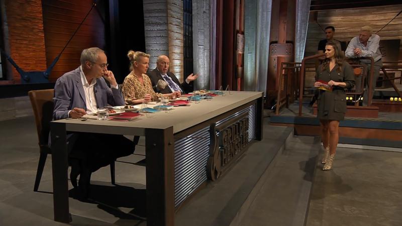Die Jury vergibt ihre Punkte für das Dessert