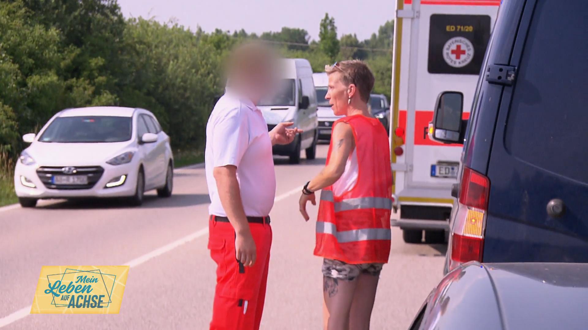 Cindy kommt an eine ungesicherte Unfallstelle!