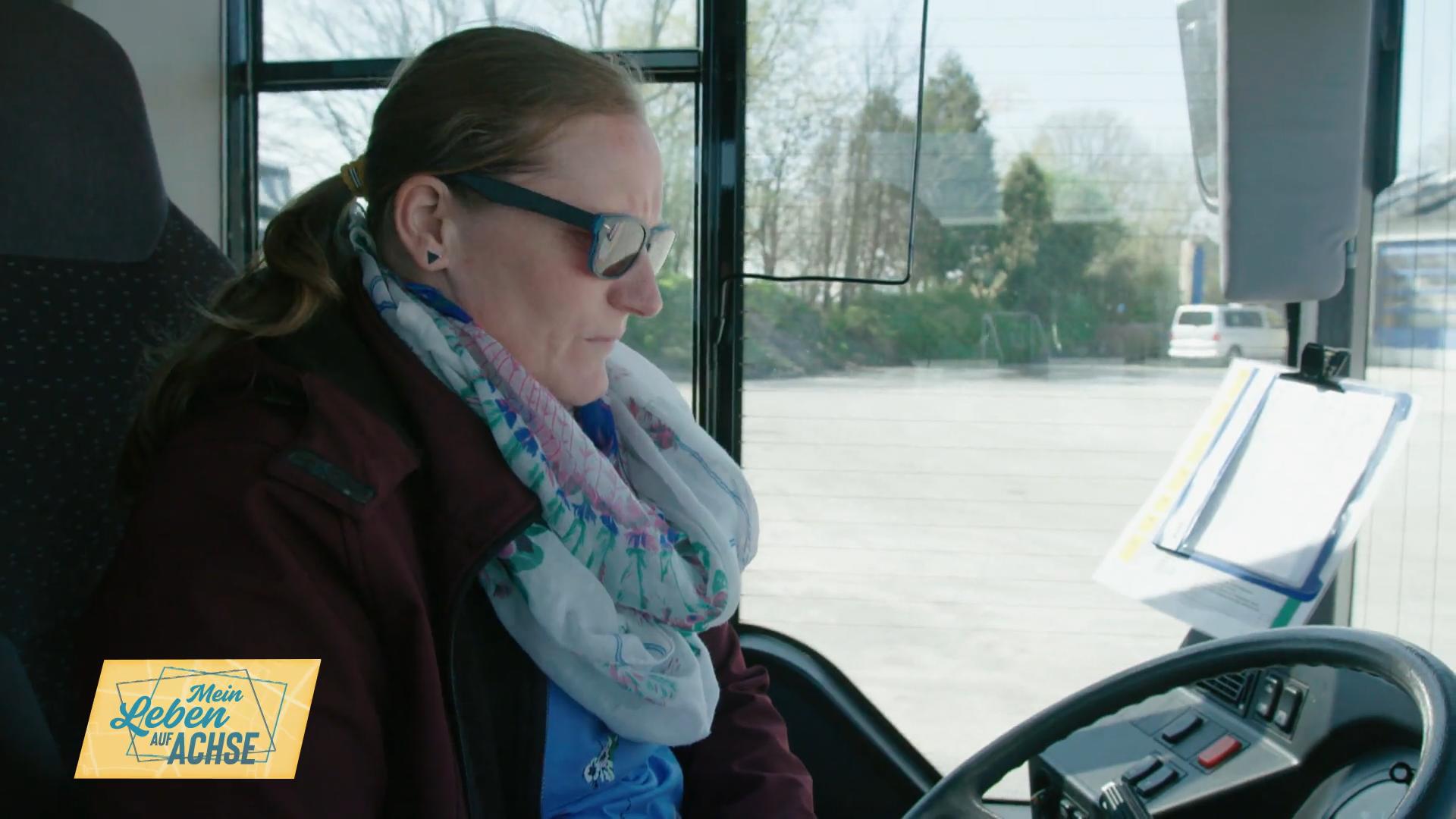 Wird Annemaries Bus noch rechtzeitig starten?