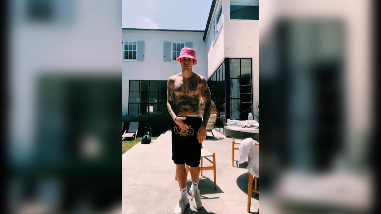 Justin Bieber zeigt seinen Tattoo-Body